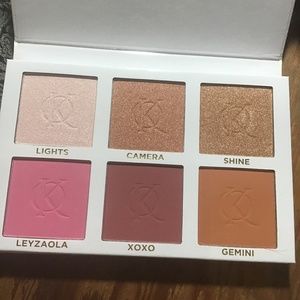 Kenia Ontiveros blush’s dm shine pallet